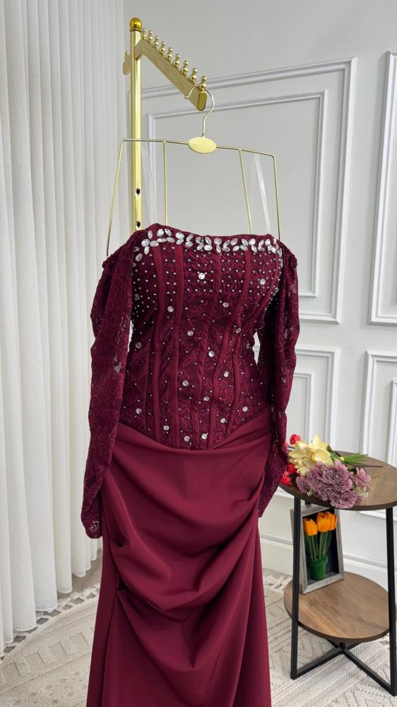 فستان سهره مزين بكرستال وتطريز يدوي