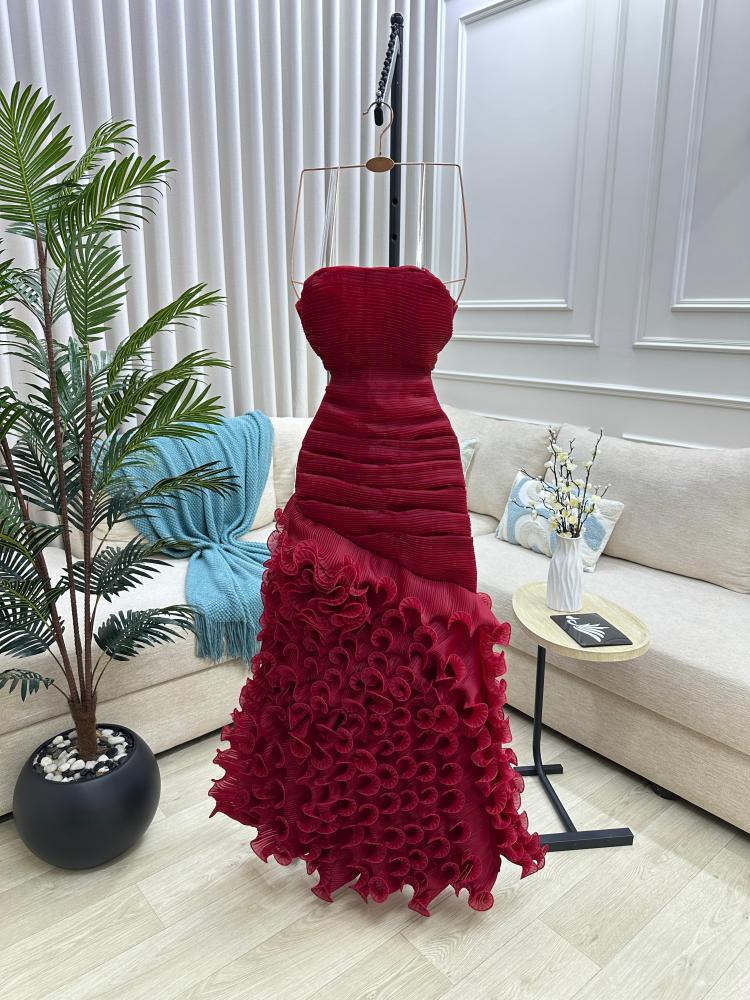 فستان ناعم لون احمر فساتين سهرة لون احمر فساتين اكمام طويله لون احمر