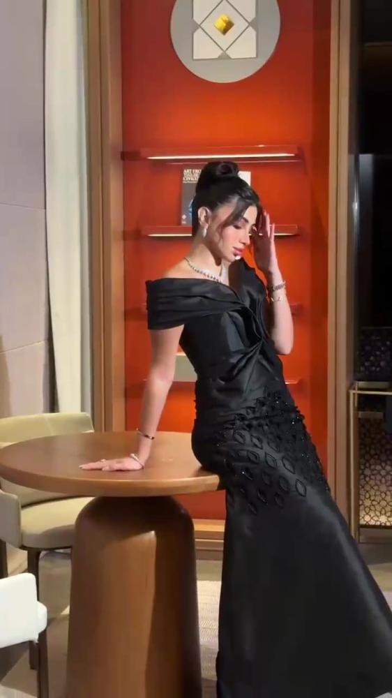 شراء فساتين أونلاين  متجر فساتين  فساتين موضة  فساتين أنيقة  عروض فسات