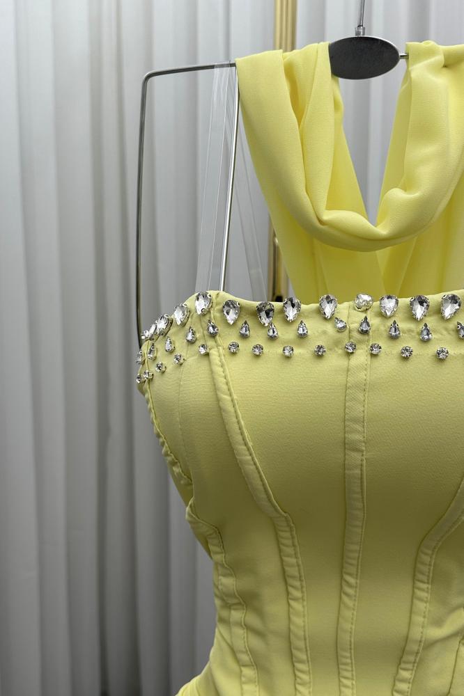 فستان سهره توب بشال خارجي لون أصفر