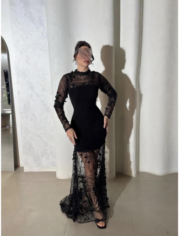 فستان سهرة أسود طويل بقصة ضيقة