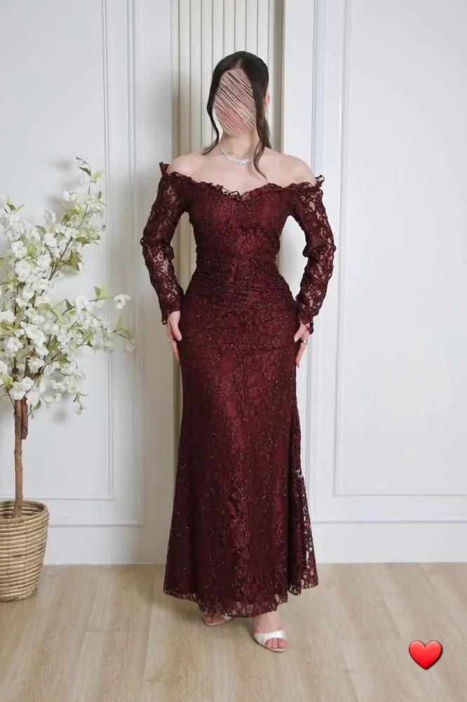 فستان سهرة دانتيل طويل بلون العنابي الداكن