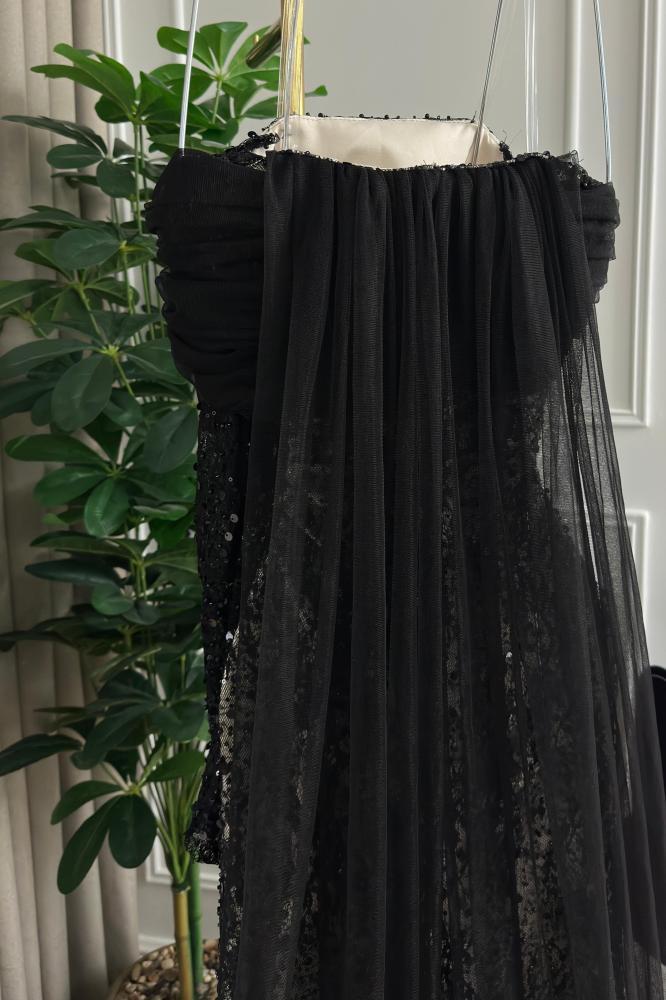 فستان سهرة أوف شولدر لون اسودو فضي