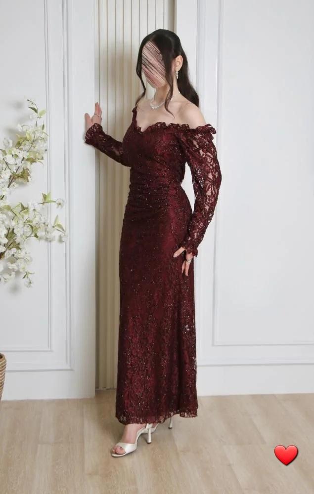 فستان سهرة دانتيل طويل بلون العنابي الداكن