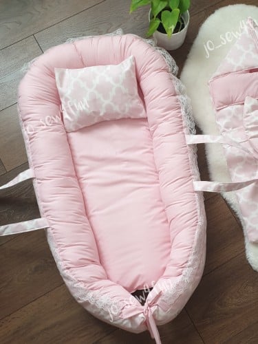 سلة البيبي مع مسكات من الجنبين مع خدادية - الوان متعددة بناتي