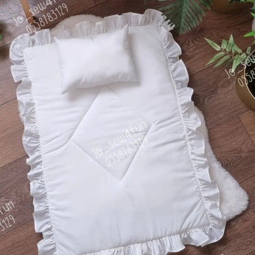 مفرش شيال مع الكشكشة للمواليد قطن مع مخدة لون ابيض اوف وايت