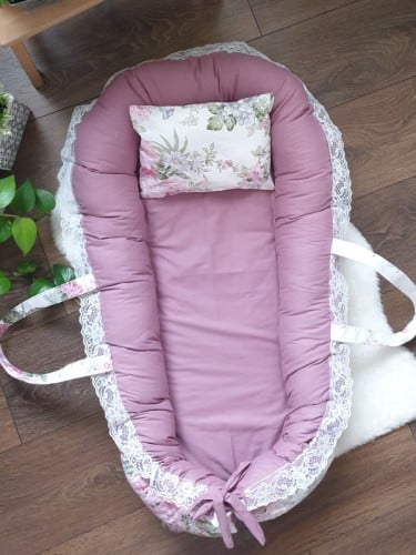 سلة البيبي مع مسكات من الجنبين مع خدادية - الوان متعددة ورد بناتي