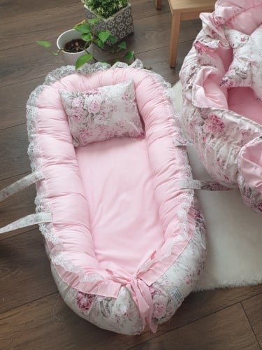 سلة البيبي مع مسكات من الجنبين مع خدادية - الوان متعددة ورد بناتي!