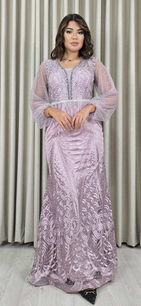 فستان الأميرة الوردية بتطريز لامع وأكمام شفافة