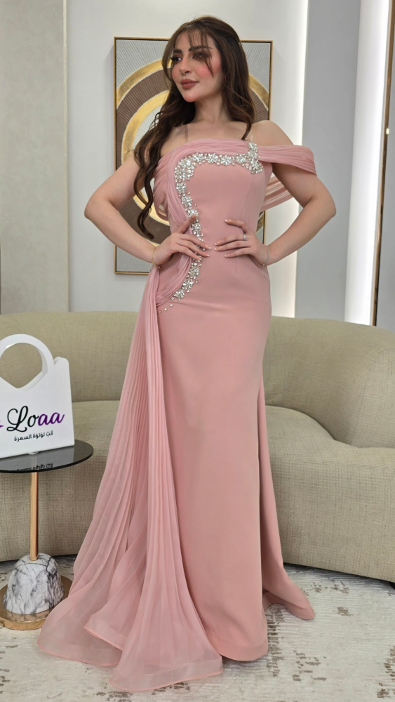 فستان وردي بتطريز فاخر وشيفون منسدل