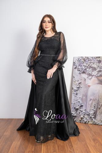 فستان أسود أنيق بتصميم ساتان ودانتيل مع أكمام شفاف...