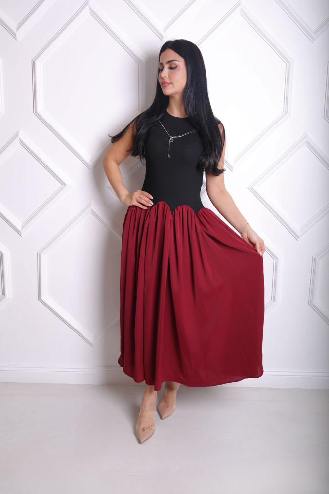 فستان أنيق بلون أسود وأحمر بتنورة منسدلة لمظهر راقٍ