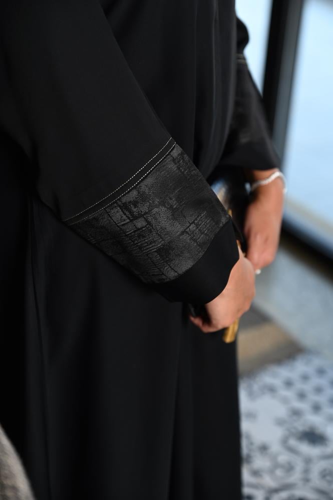 عباية قماشها كريب ندى  نصف كلوش