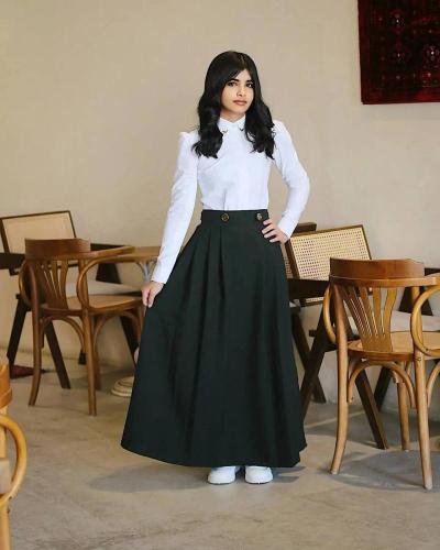 تنورة بلوزة متوسط