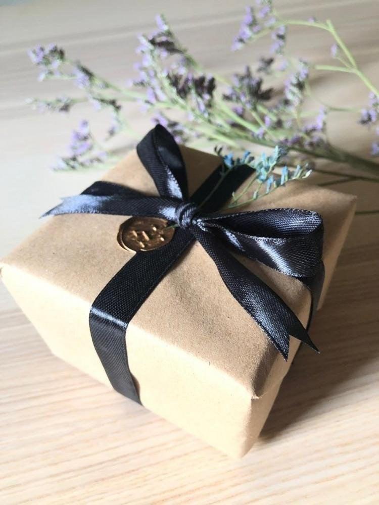 يمكن اضافة باركود اغنية او عباره