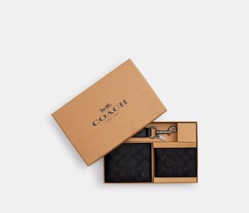COACH Boxed 3 In 1 Wallet Gift Set In Signature Ca...