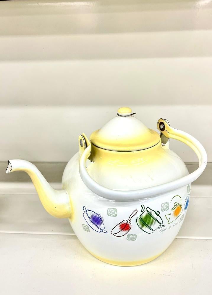 ابريق غضار اندونيسي ملون