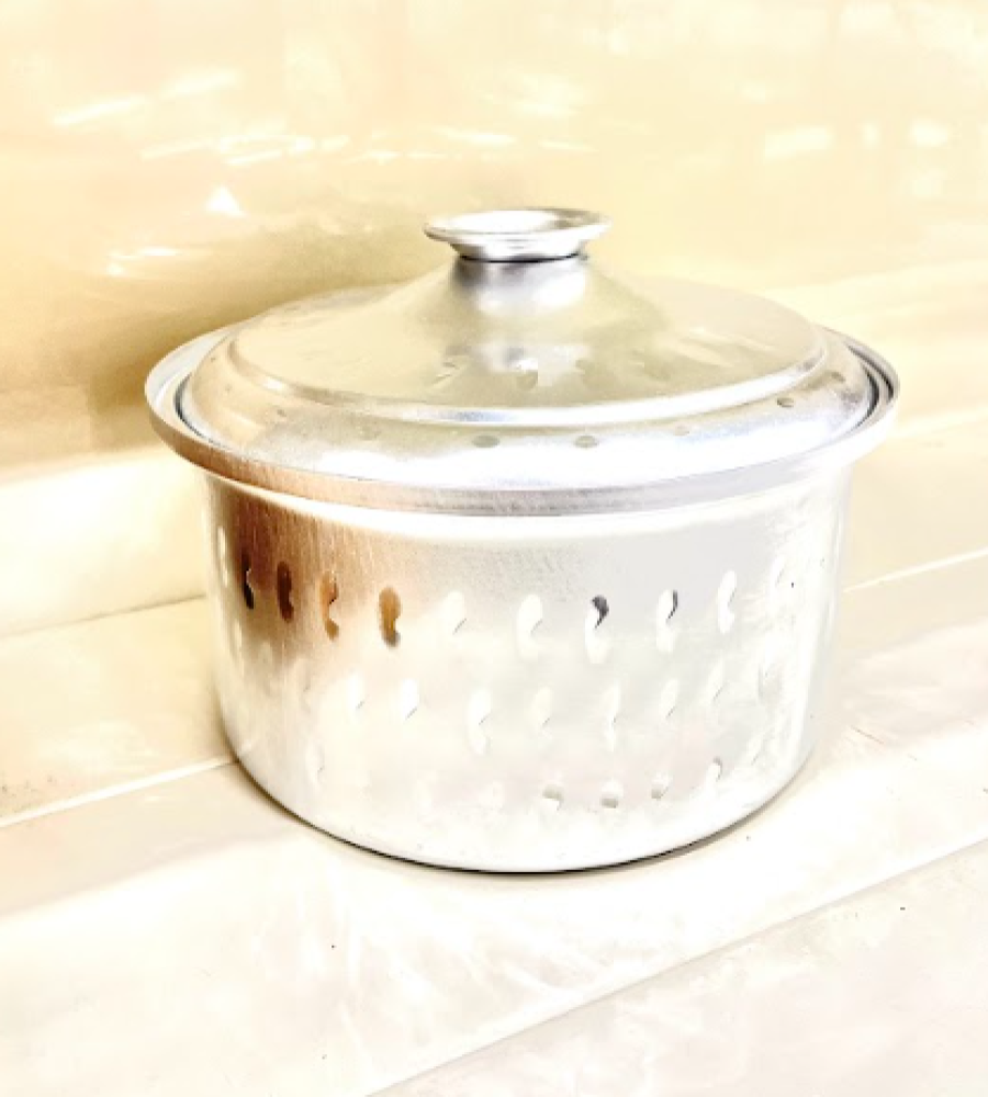 قدر بحريني منقوش