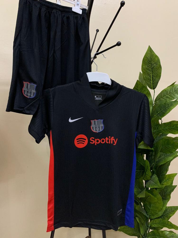 تيشيرت برشلونه الجديد  2025