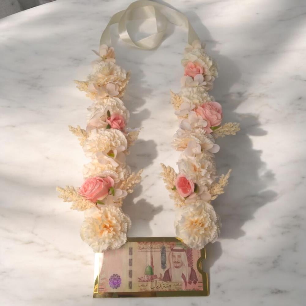 عقد ورد صناعي