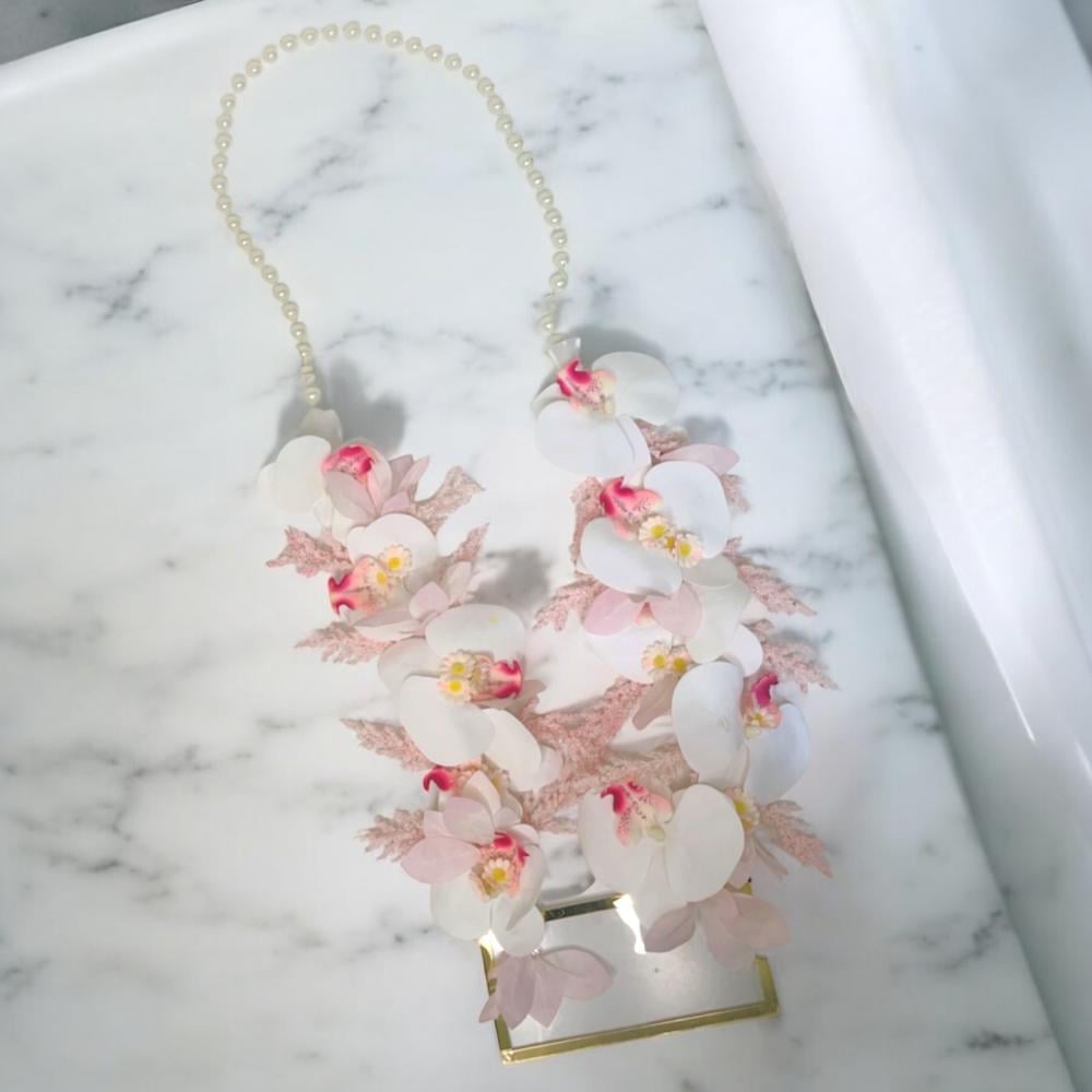 عقد ورد صناعي