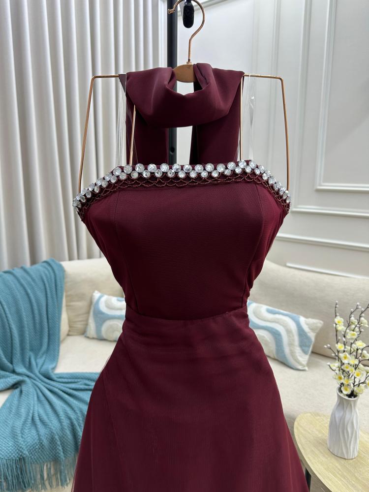 فستان عنابي