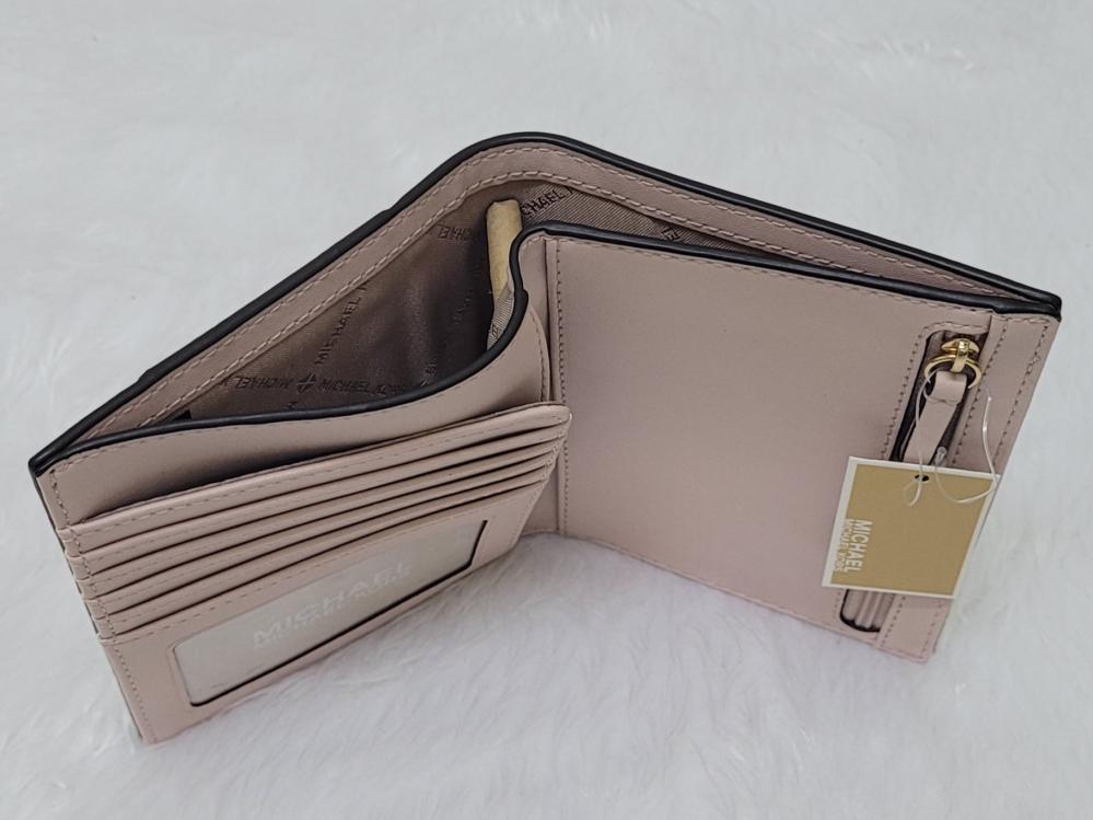 محفظة مايكل كورس Michael Kors Travel Passport wallet