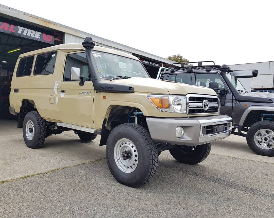 لاندكروزر 78