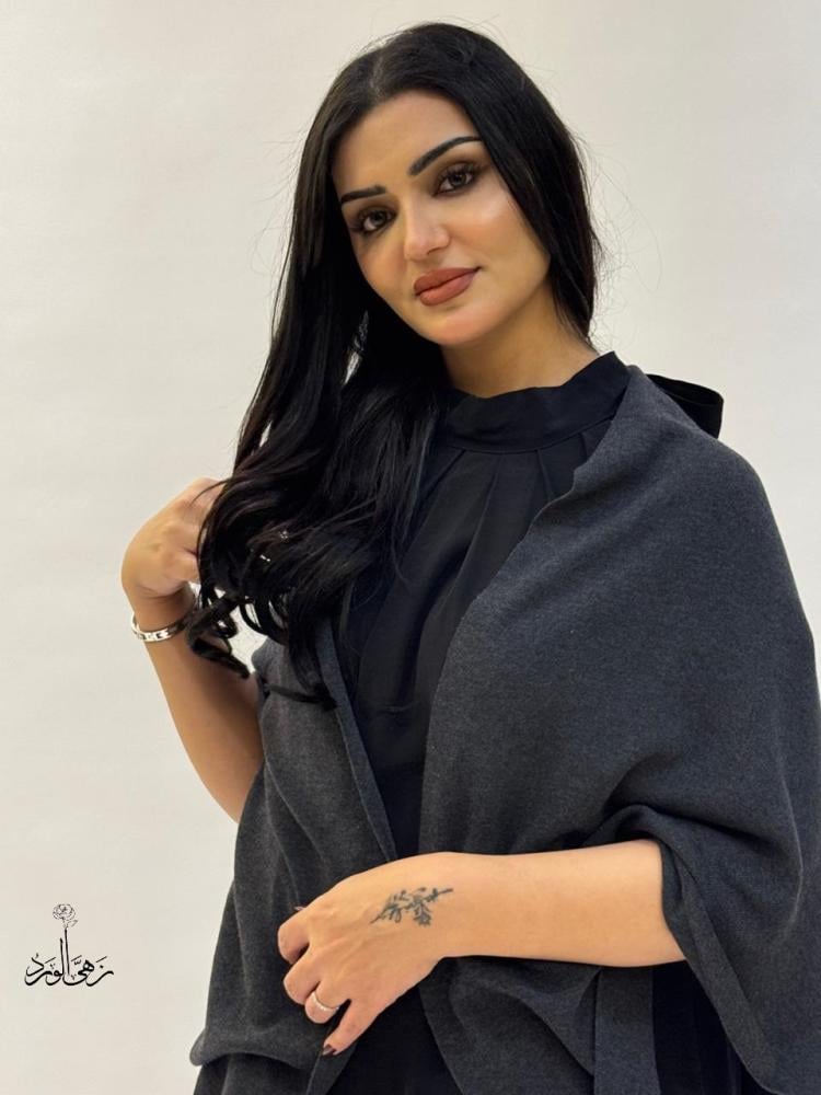 فستان حرير مغسول مع شال تصميم