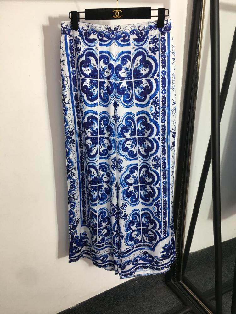 بدلة قميص وبنطلون قصيرة الأكمام جديدة