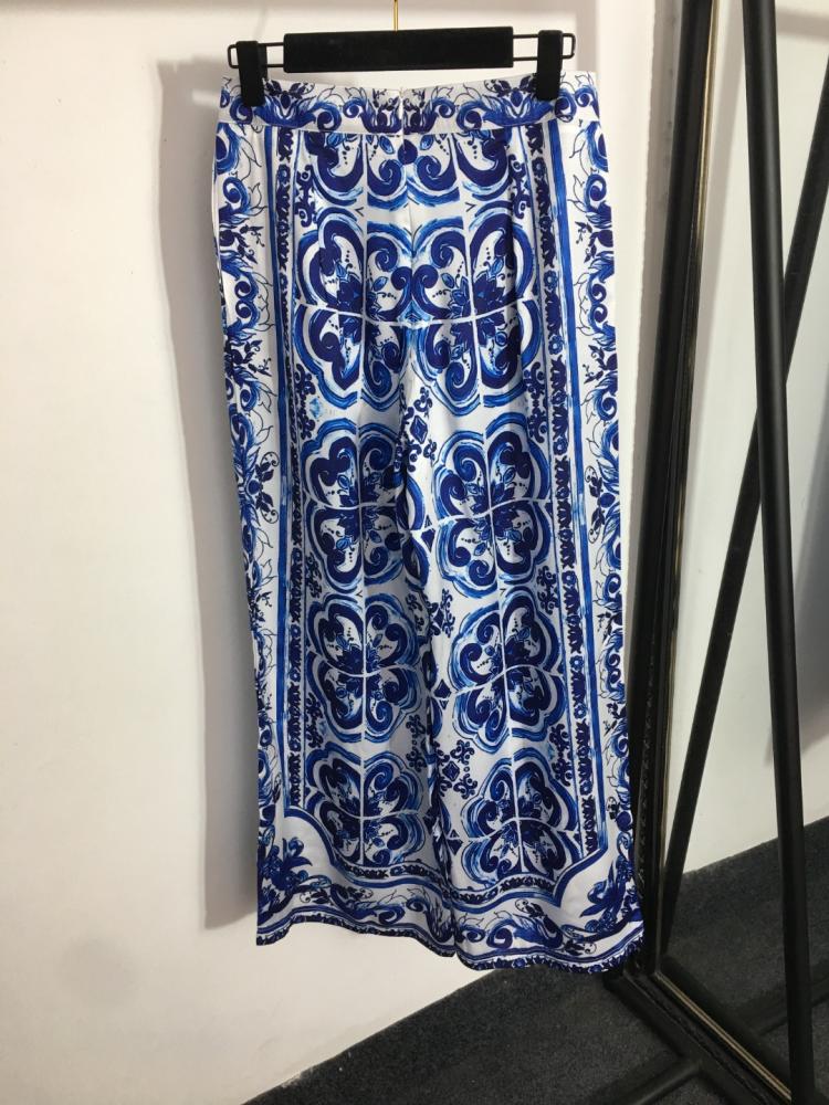 بدلة قميص وبنطلون قصيرة الأكمام جديدة