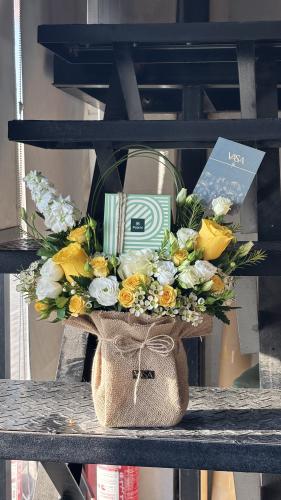 Patchi burlap arrangement (yellow)