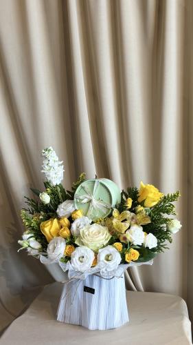 Yellow Anoush arrangement (12 pieces of chocolate)