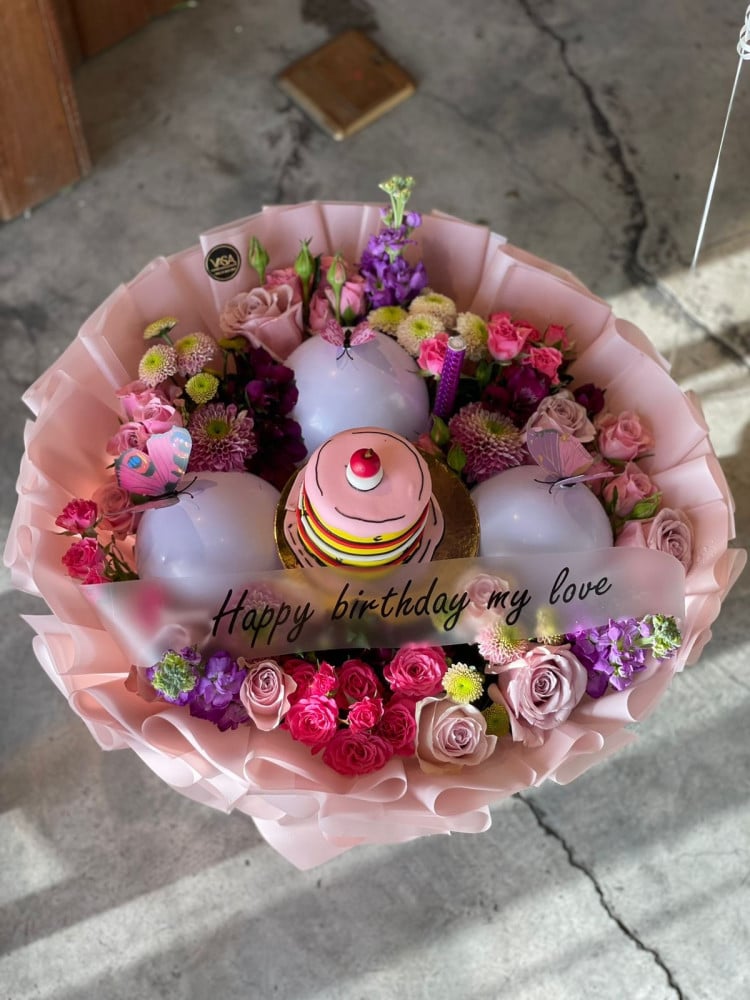 Happy Birthday Flower Bouquet Cake Pop Gift Box | Candy's Cake Pops
