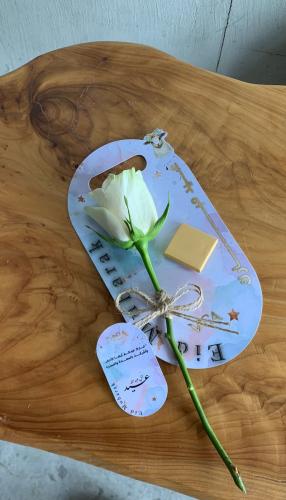 Rose and chocolate distributions (12 pieces)