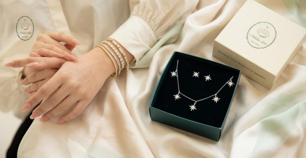 اساور ماركة نسائية