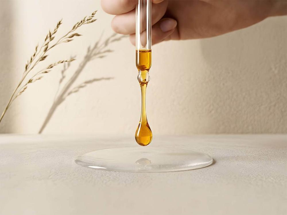 المسك وأدهان العود: مزيج الأناقة لإطلالة لا تُنسى