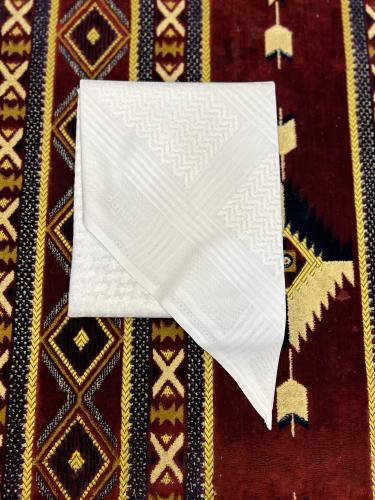 شماغ دانتيل ابيض