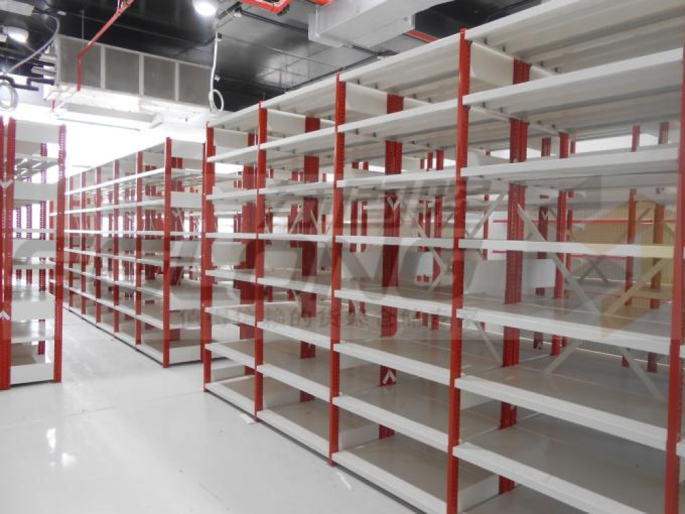 اختر أفضل وحدات رفوف لتنظيم مستودعك