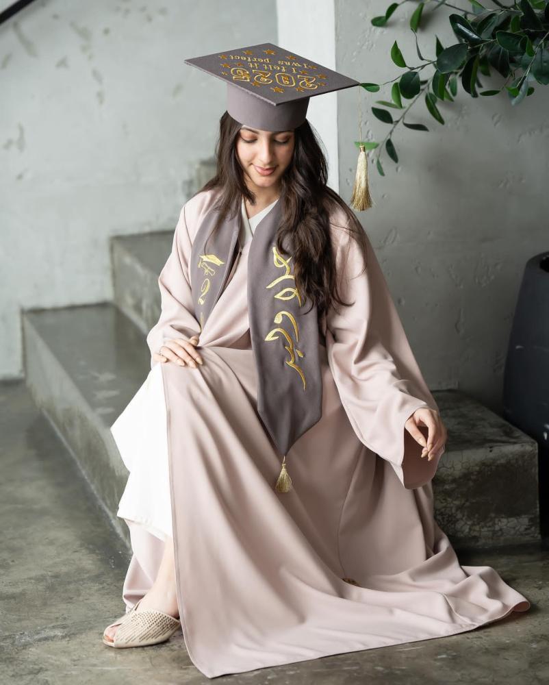 عبايه تخرج 2025