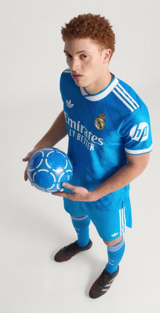 قميص ريال مدريد الأصلي الثالث 25-26 روشن -ROSHN