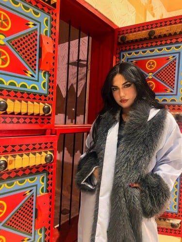 فروه نسائية جلد مع فرو مبطنه بفرو ناعم