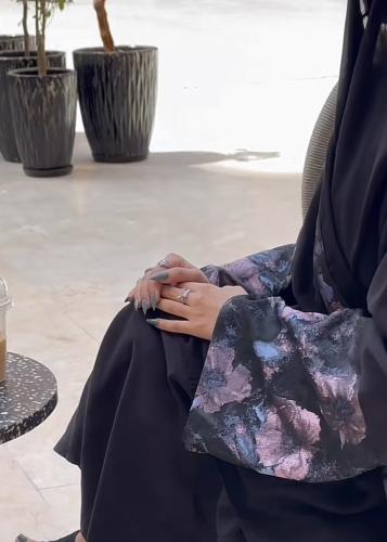 عباية كريب بقصة كم عريض