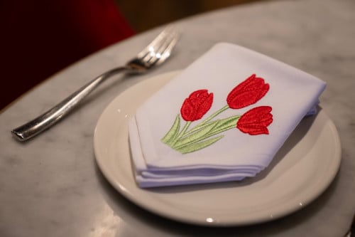 مناديل طاولة توليب احمر