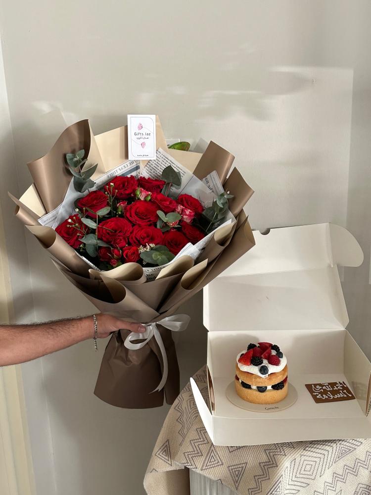 باقة حمراء و كيكة جاناش | Red bouquet and ganache cake