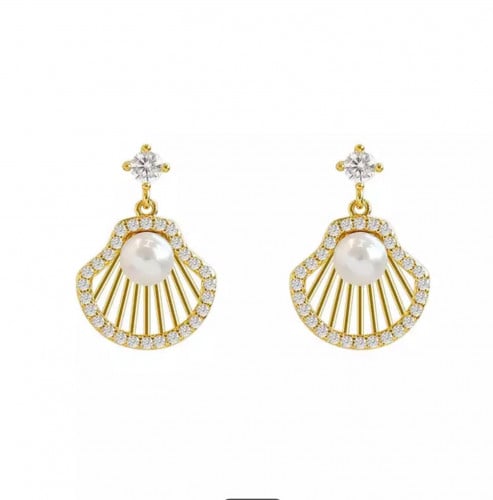 حلق الصدف بقطعة اللولو مطلي ذهبي