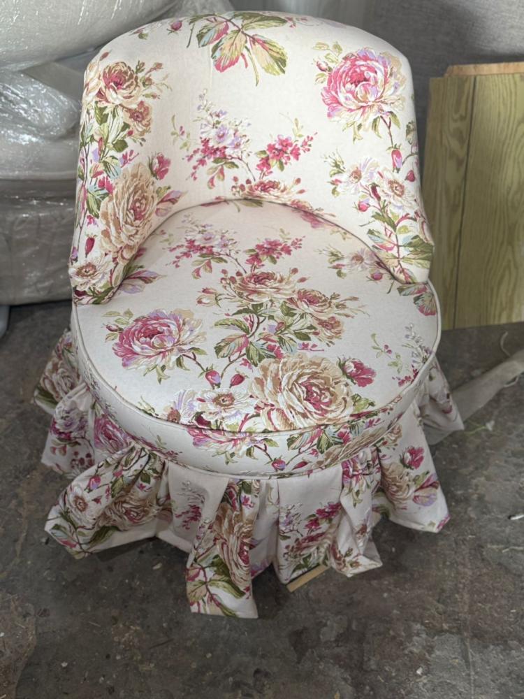 كرسي بقماش مورد