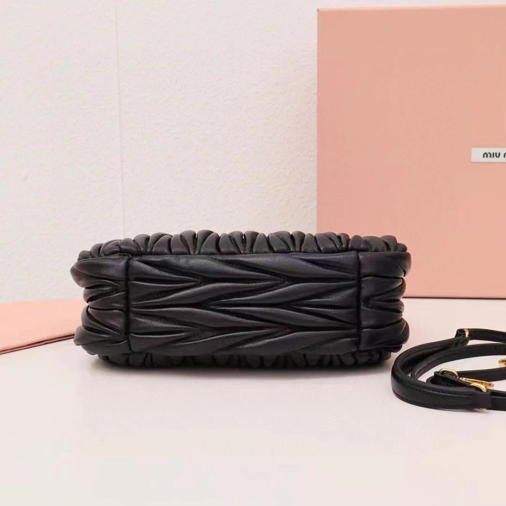 ميو ميو Wander Matelassé مقاس 20cm