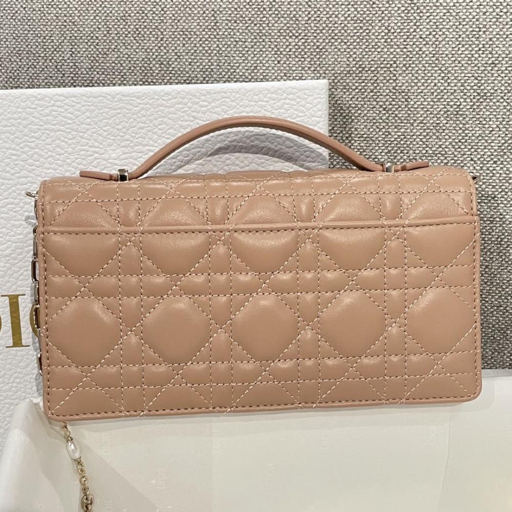 ديور ليدي كلاتش بيج