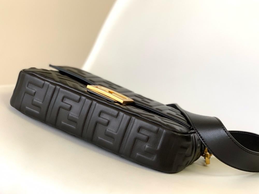 شنطة فندي ميني باجيت أسود مقاس 27cm